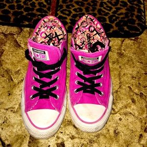 hot pink Converse Chuck Taylor All Star Madison Low Tops 559875F Wmns Sz. 10.